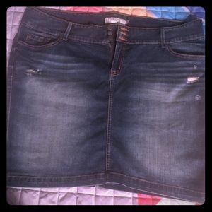 Super cute short pencil jean skirt. Torrid size 22